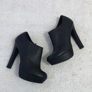Steve Madden 8.5 high heeled black boots